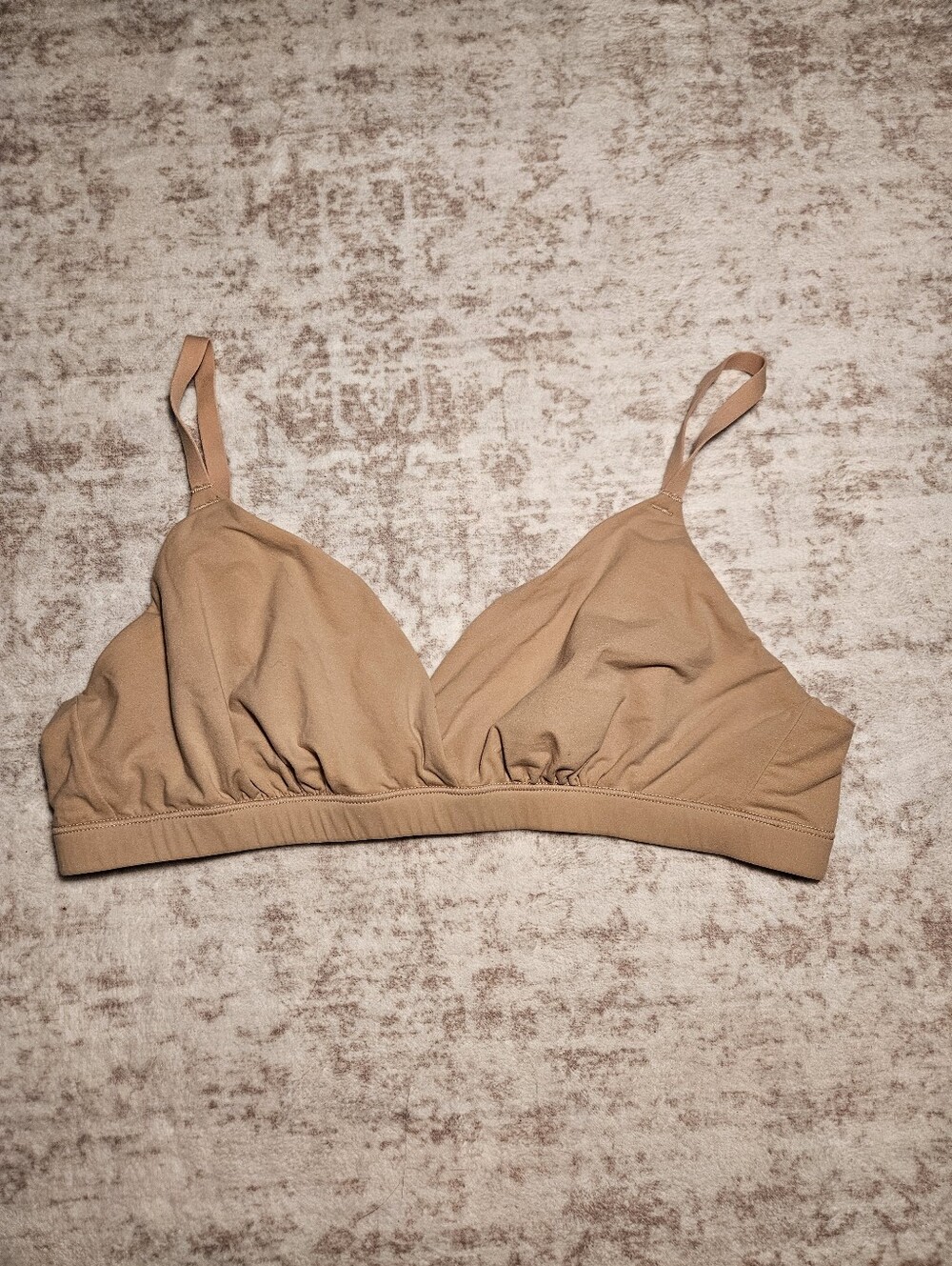 SKIMS Fits Everybody Crossover Bralette in Tan/Nude